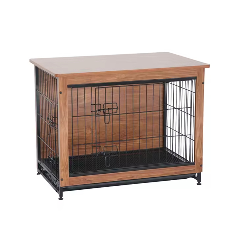 Crate de perro de estilo de madera grande de madera en interiores